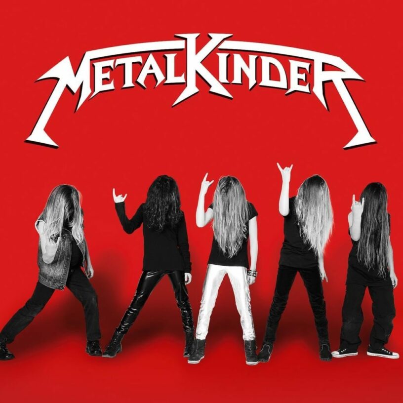 Die „Metalkinder“ interpretieren bekannte Songs mit harten Riffs