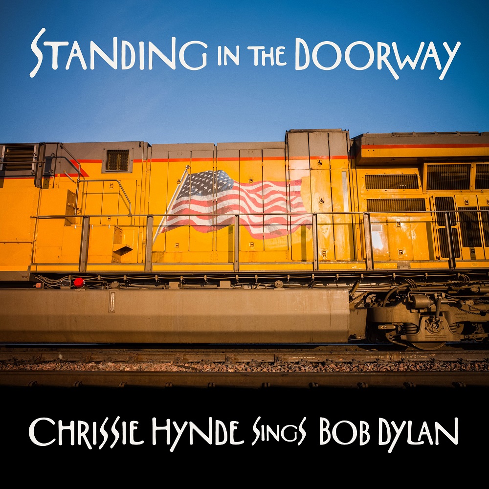 Chrissie Hynde sings Bob Dylan: “Standing in the doorway”