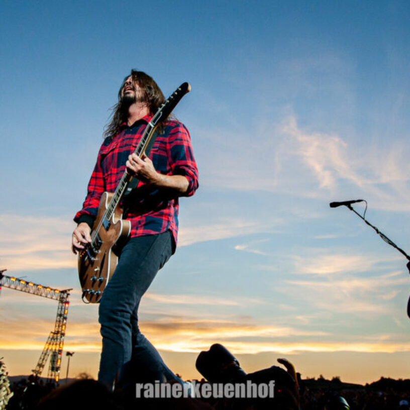 Foo Fighters veröffentlichen neue Single und kündigen Livestream an