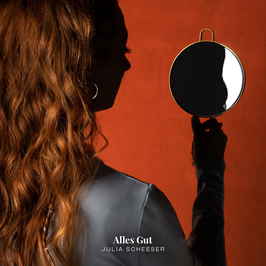 Julia Scheeser: Das Album kommt auf dem “Silbertablett”