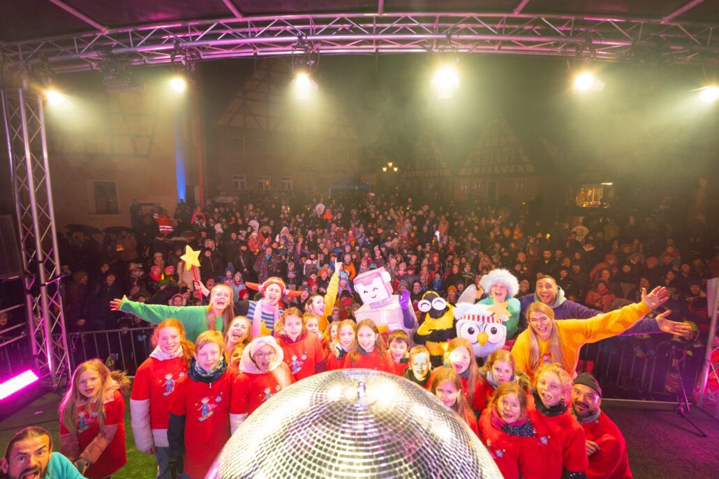 Lichterkinder-Paul_Jakob_02-scaled Gewusel und Lichter – kindgerechte Unterhaltung in der Europahalle