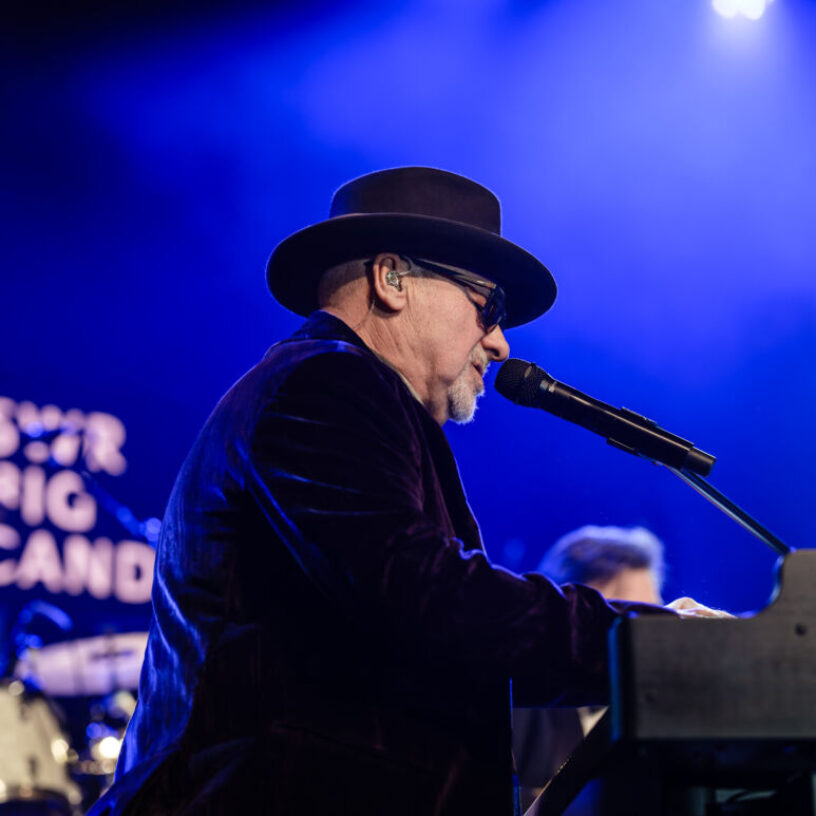 Die SWR Big Band mit Paul Carrack in Neunkirchen – Fotos vom 7.12.2025