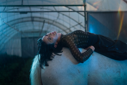 REGRETS-single@MIKKOGAESTEL Manuela kündigt neues Album „Ultraviolet“ mit neuer Single an