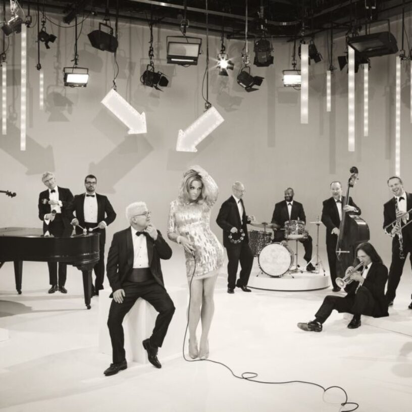 Pink-Martini-w-Storm-Large-Full-Band-Take-Five-2015-BW-scaled 30 Years of PINK MARTINI – live in Neunkirchen